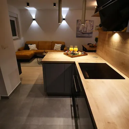 Esso Private Roof Terrace *